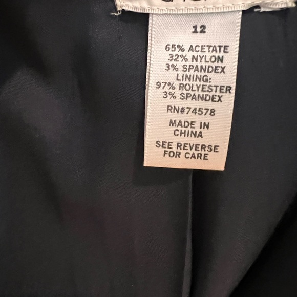 Beautiful Cach’e Navy Suit with matching pencil suit w/gold necklace. - Picture 4 of 15